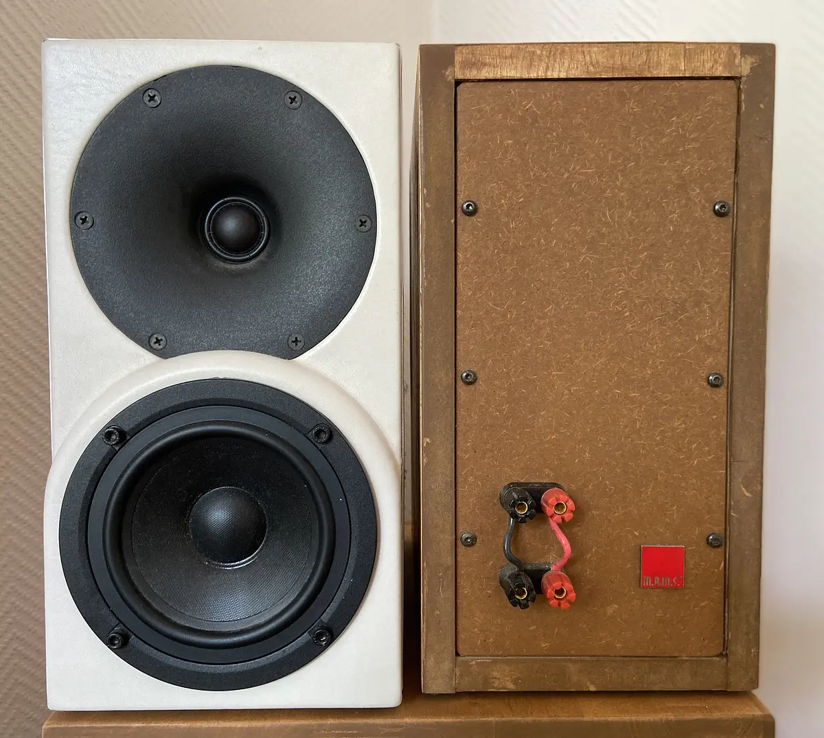 Bild von 2-Way Bookshelf Speaker